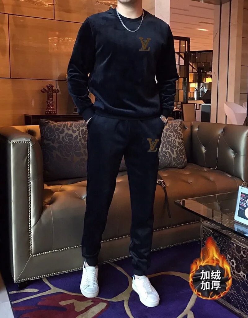 🅿️420 [LV Louis Vuitton] (double-sided gold velvet) hot-selling suit is coming. Focus on the original version of the official website. 2025 new hot-selling gold velvet suit. The original order is the best. 🇭🇰The meticulous work of top designers. Just for a fitting and perfect upper body effect. 100% all-natural high-quality gold velvet, close-fitting comfort, noble and elegant! Original hardware embodies elegance and nobility! Counter size: M-4XL (up to 200 pounds)